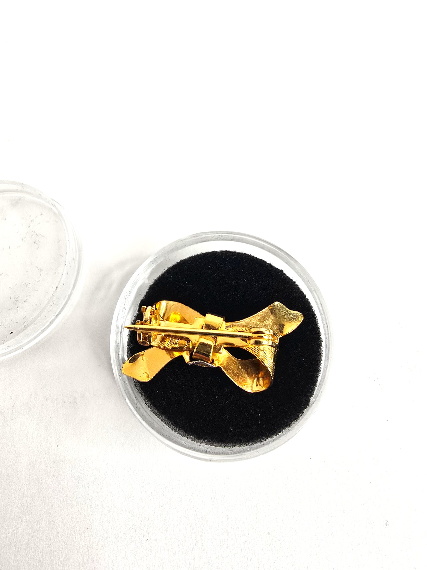 Vintage Gold Tone Floral Etched Sparkle Bow Lapel Pin