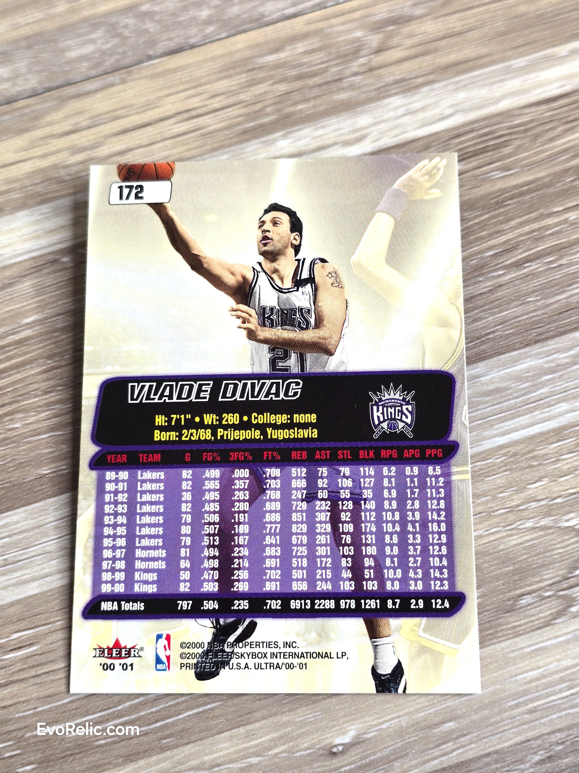 1999-00 Fleer Ultra Vlade Divac #172 Sacramento Kings Basketball Card - NM-MT