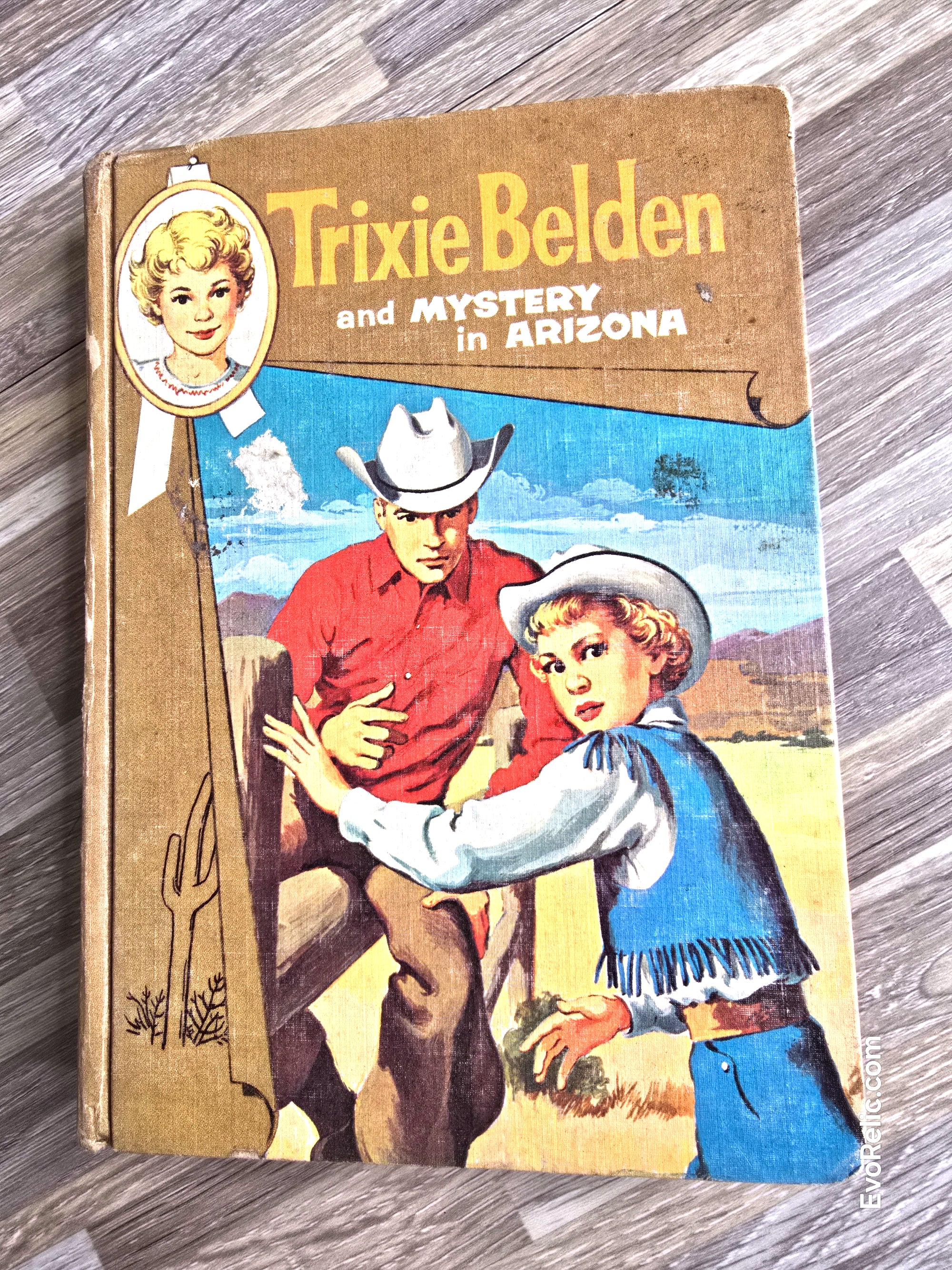 Vintage Trixie Belden and Mystery in Arizona Book No 6