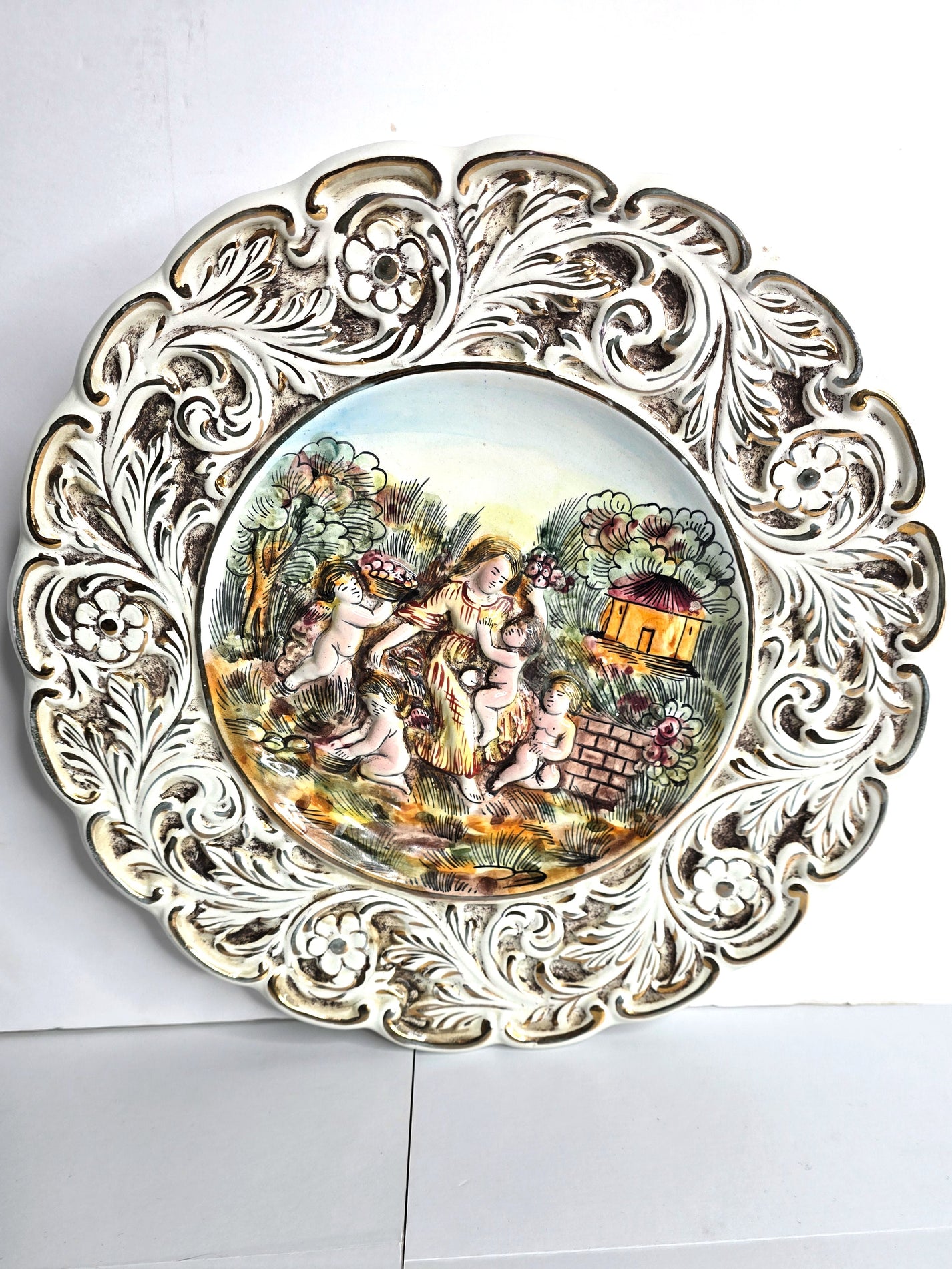 Art Capodimonte Italian Hand Painted Plate with 18k Gold Trim