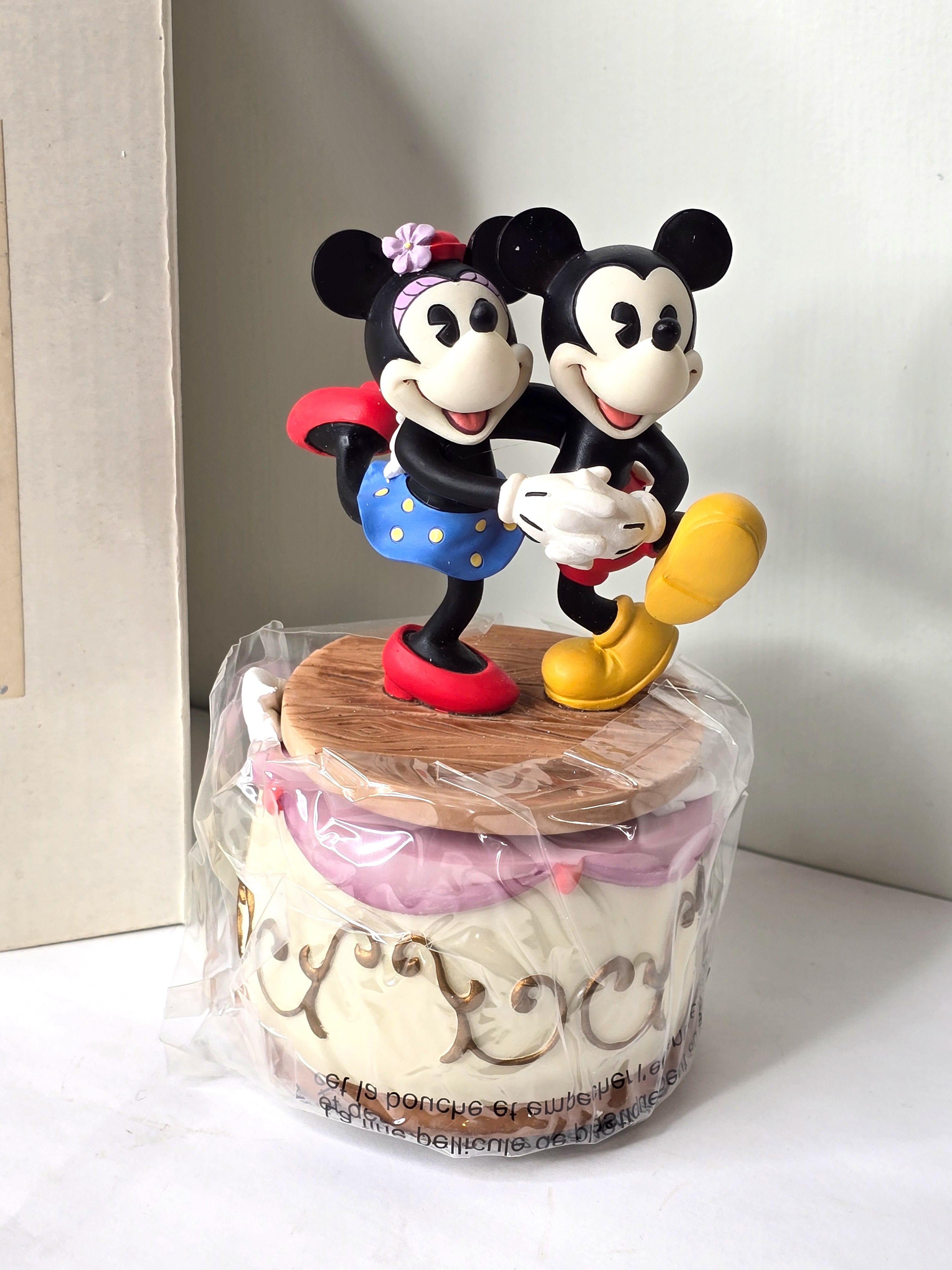 Disney Sweethearts Musical Figurines Mickey Minnie Enesco Avon Exclusive