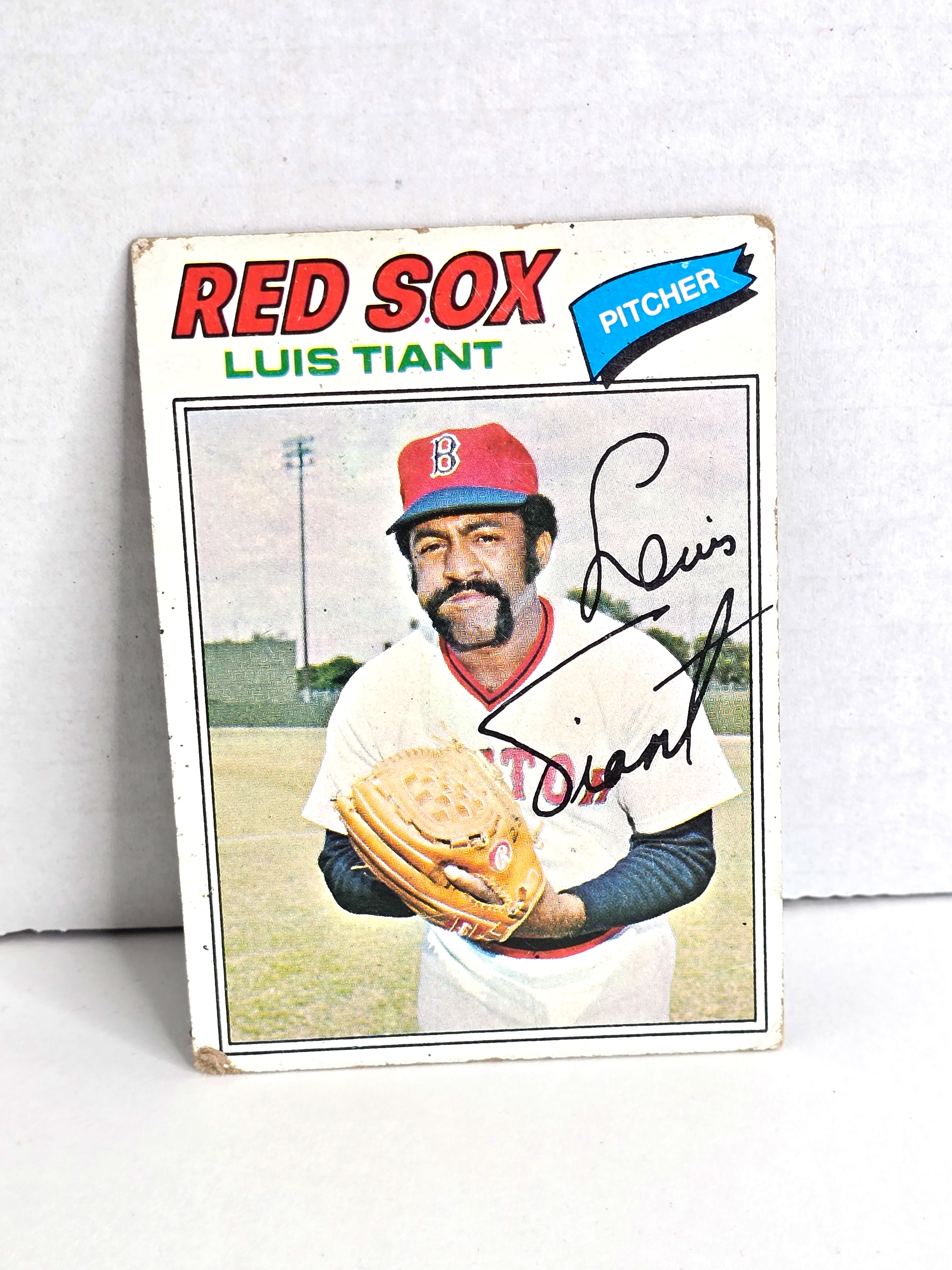 Luis Tiant Red Sox Baseball Card 1977 Topps No. 25B
