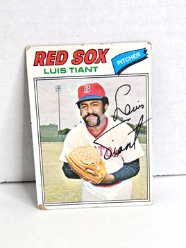 Luis Tiant Red Sox Baseball Card 1977 Topps No. 25B