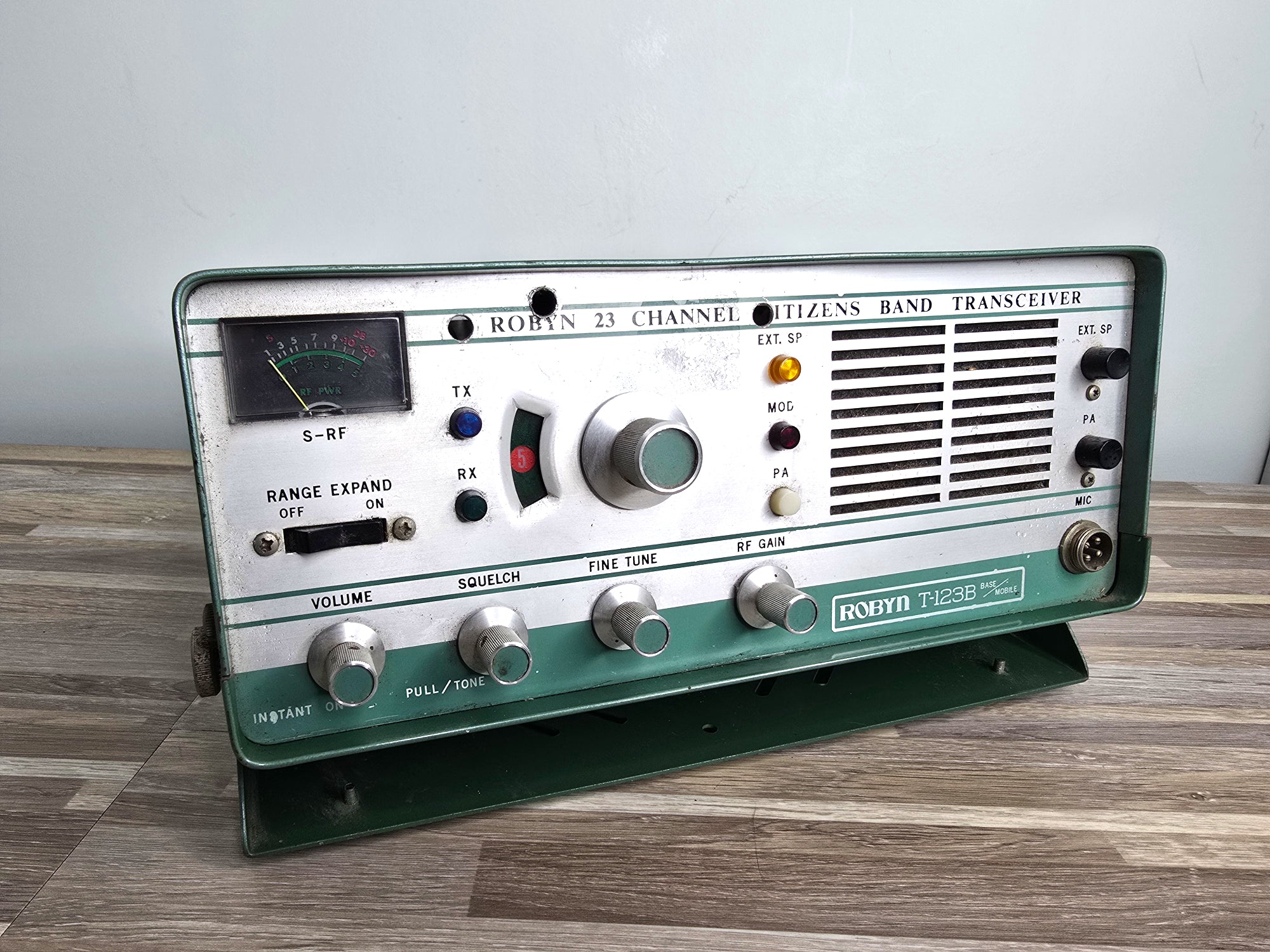 Vintage CB Radio Transceiver Robyn T-123B - Needs Repair