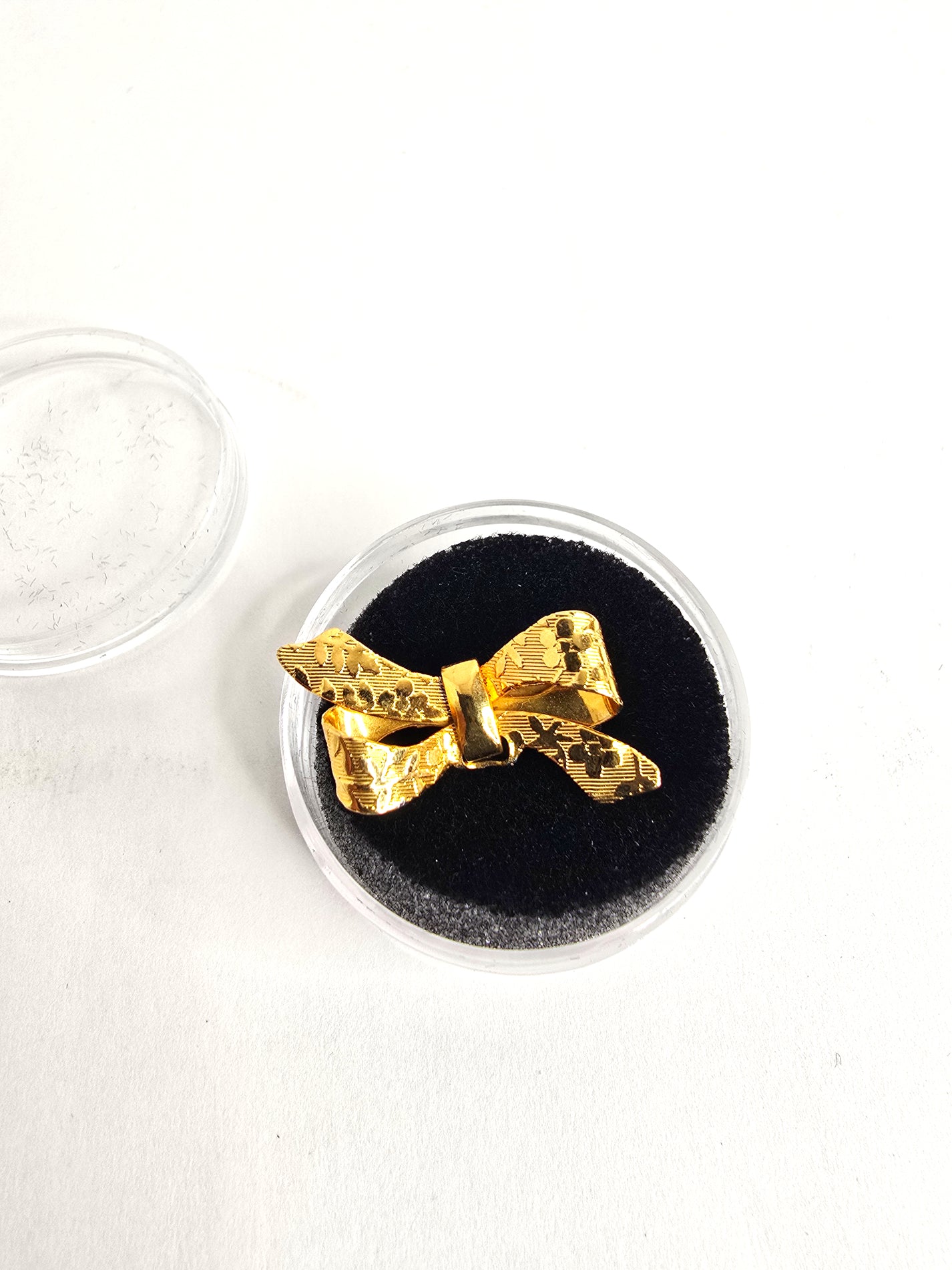 Vintage Gold Tone Floral Etched Sparkle Bow Lapel Pin