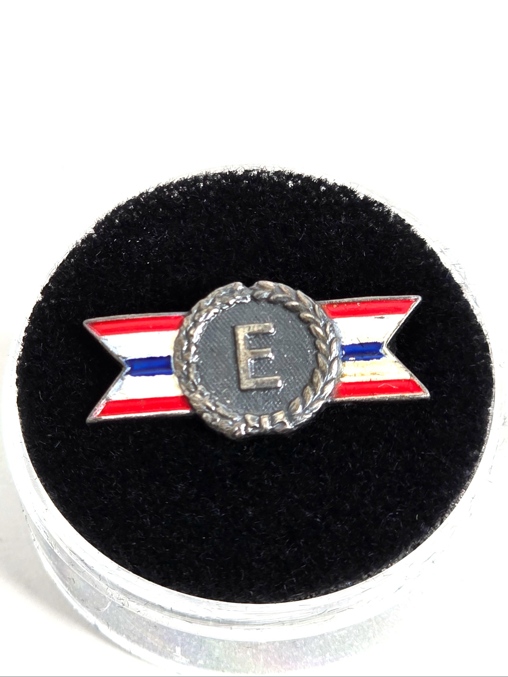 Militaria WW II Army Navy Pin