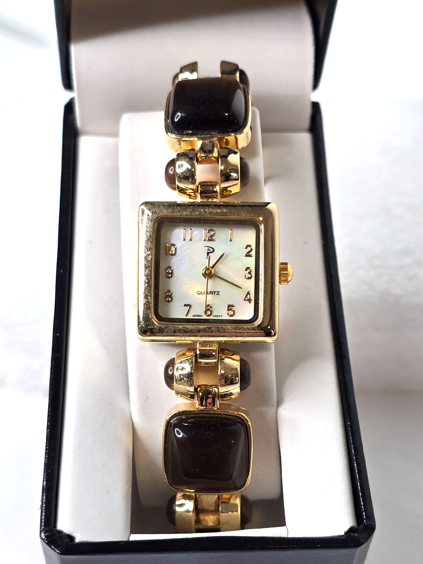 Women's Watch with Pearl Face Quartz